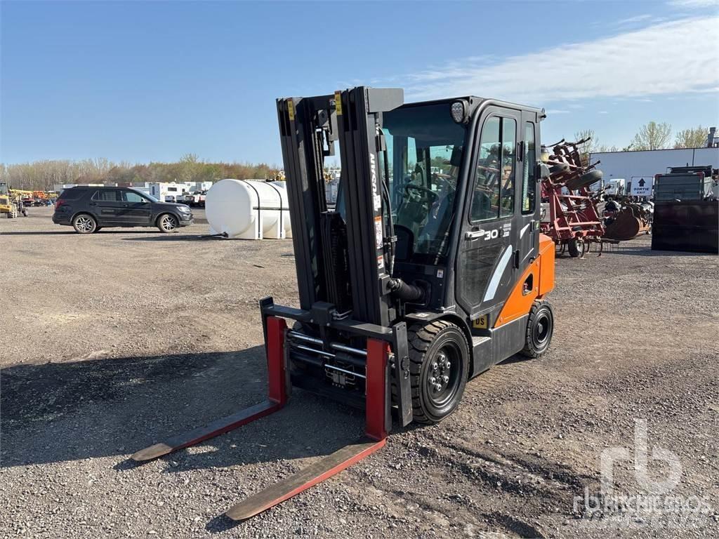 Doosan D30S-7 شاحنات الديزل