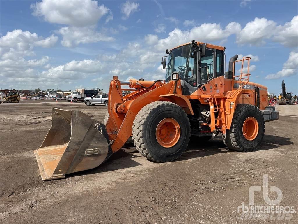 Doosan DL300 لوادر بعجل