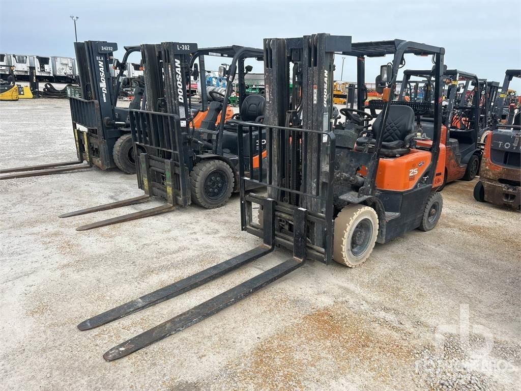 Doosan G25G شاحنات الديزل