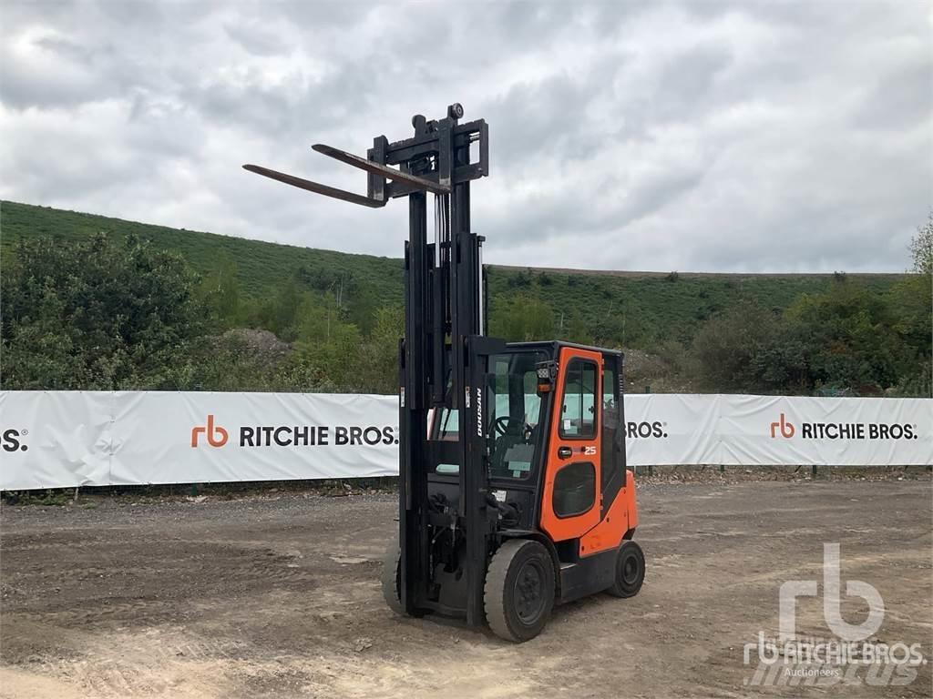 Doosan G25P-5 شاحنات الديزل