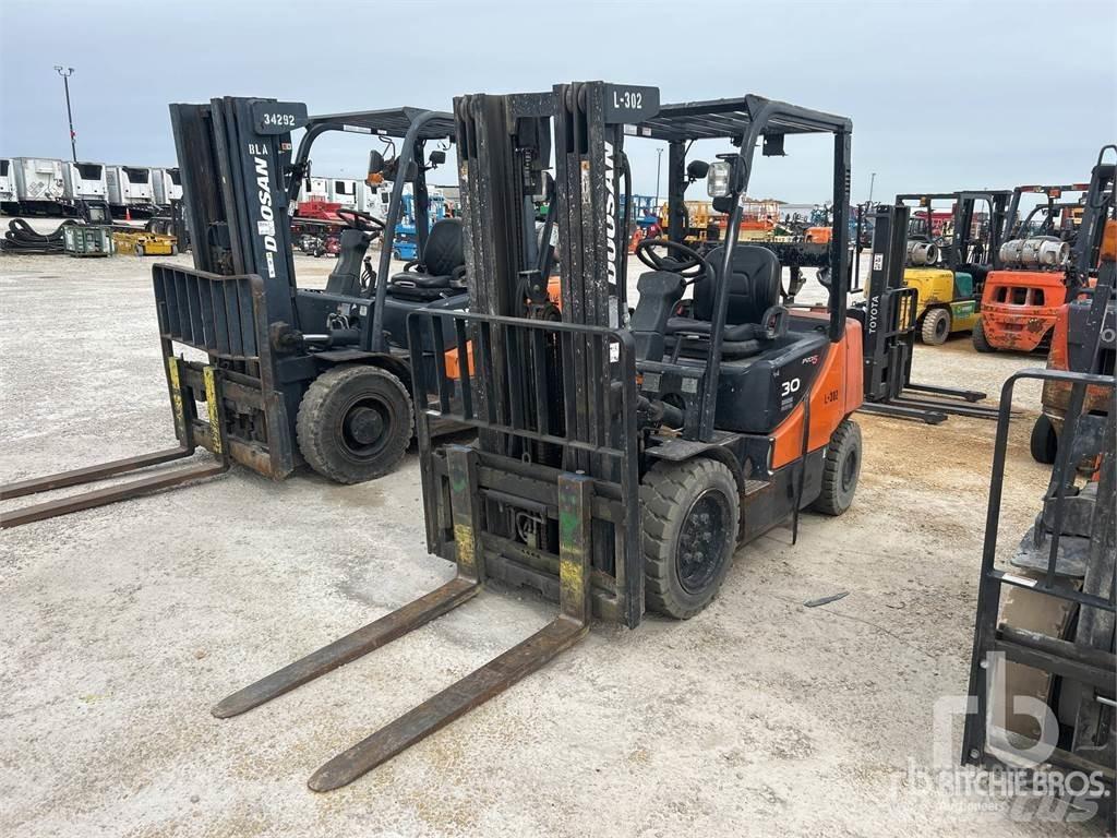 Doosan G30P-5 شاحنات الديزل