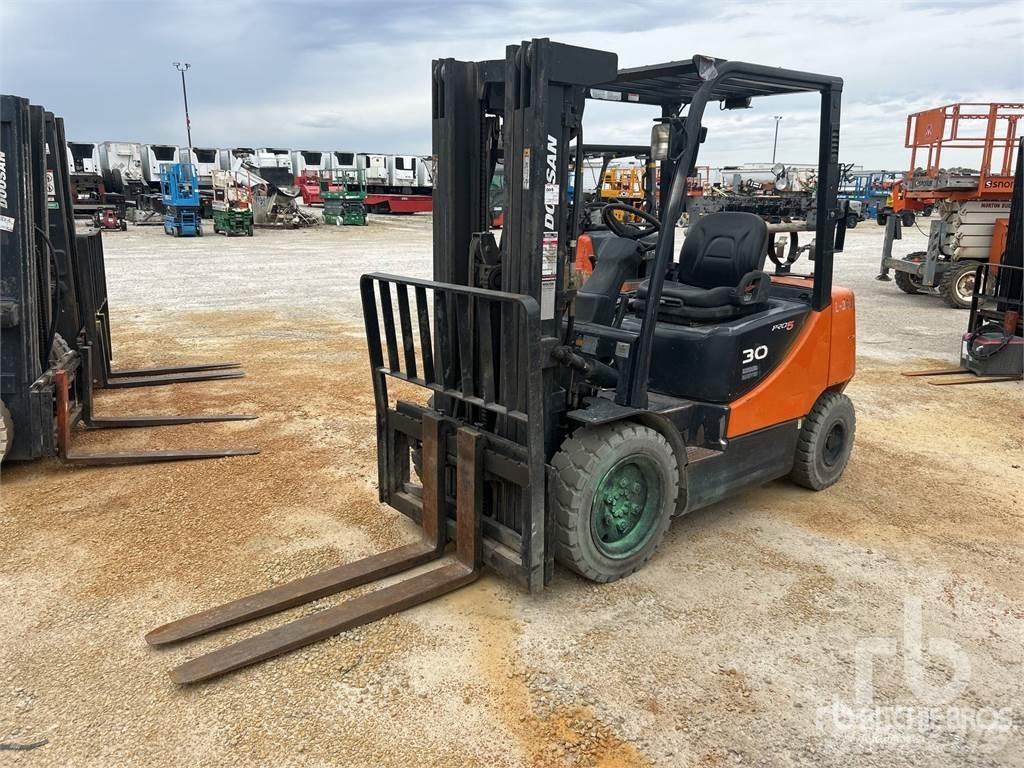 Doosan G30P-5 شاحنات الديزل