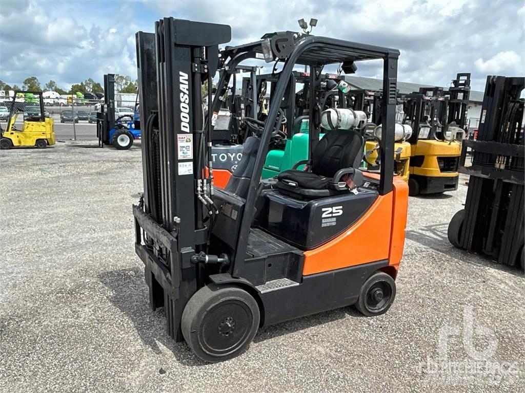Doosan GC25E-3 شاحنات الديزل