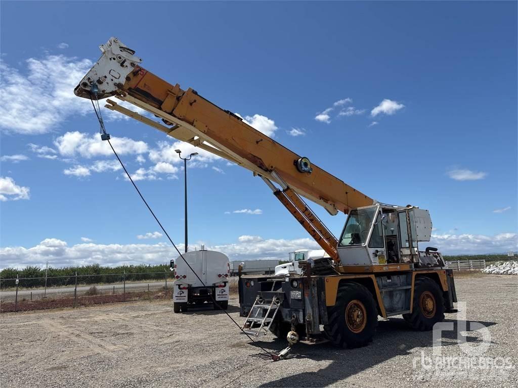 Drott 1800 رافعات الطرق الوعرة