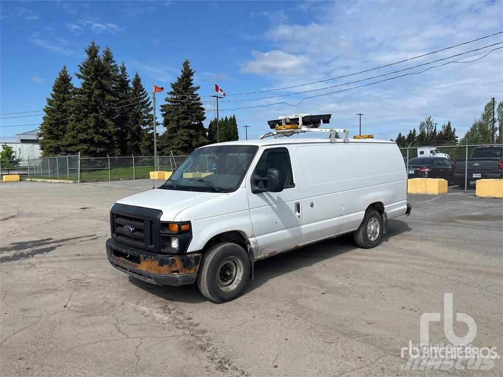 Ford E-150 مركبات الأغراض العامة