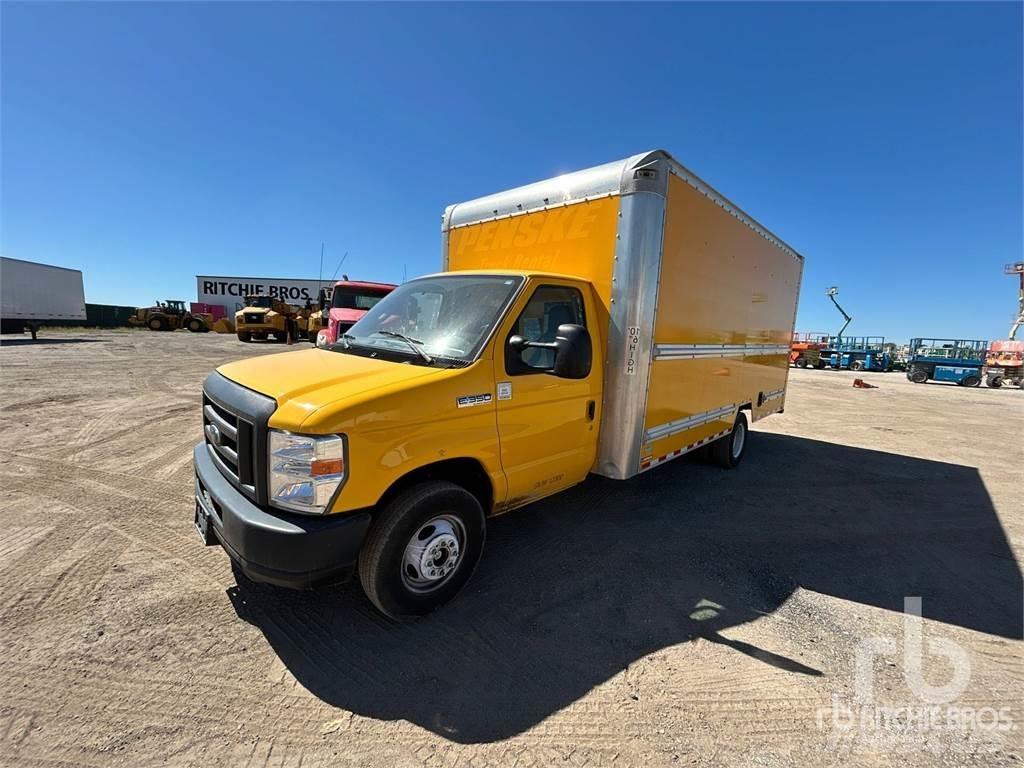 Ford E-350 شاحنة مقفلة