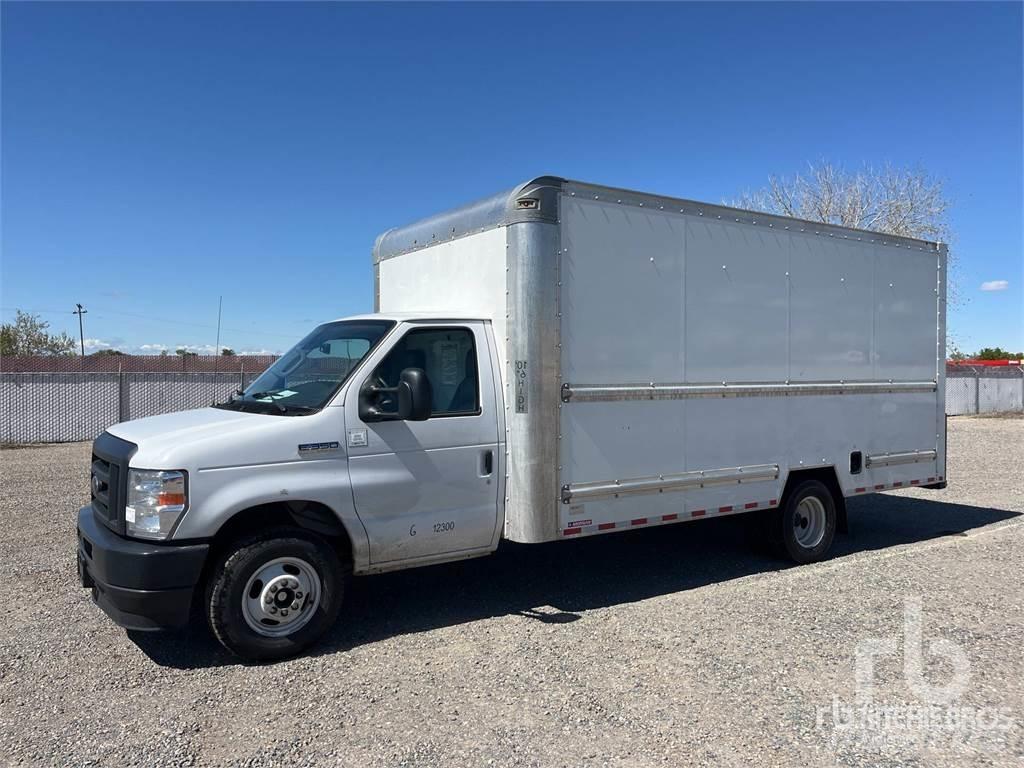 Ford E-350 شاحنة مقفلة