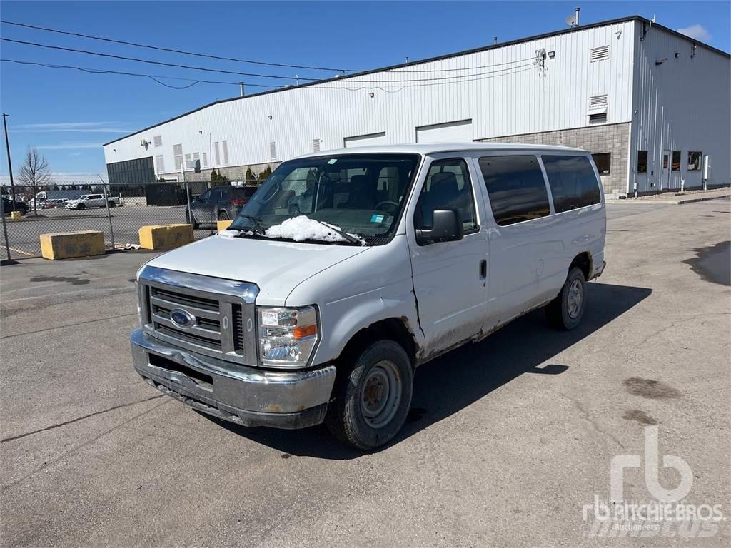Ford E-350 شاحنة مقفلة