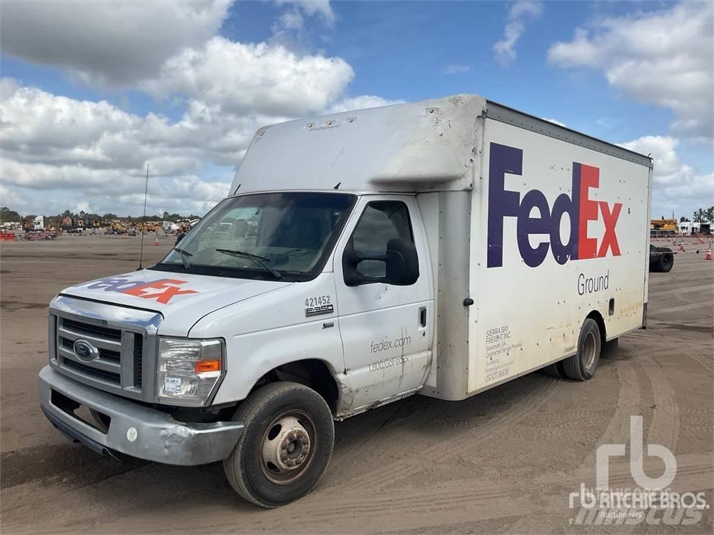 Ford E-350 شاحنة مقفلة