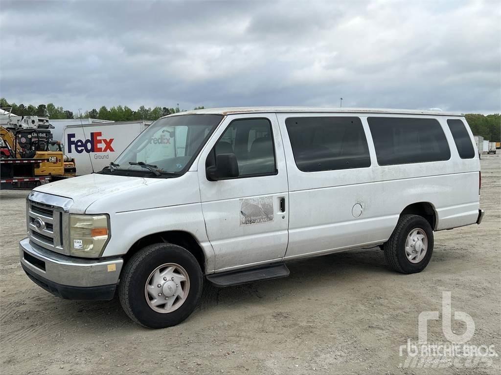Ford E-350 شاحنة مقفلة