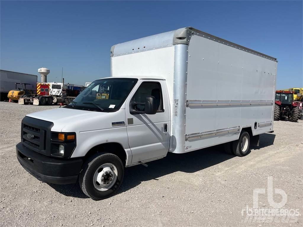 Ford E-350 شاحنة مقفلة