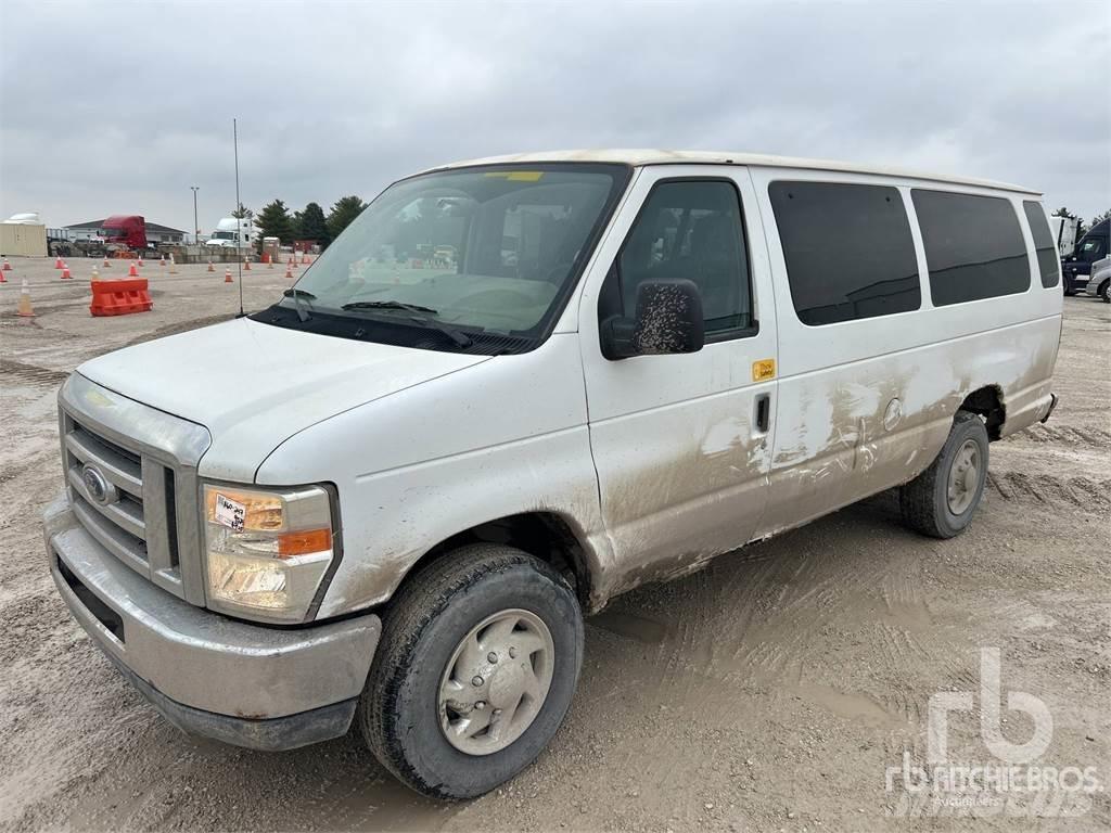 Ford E-350 شاحنة مقفلة