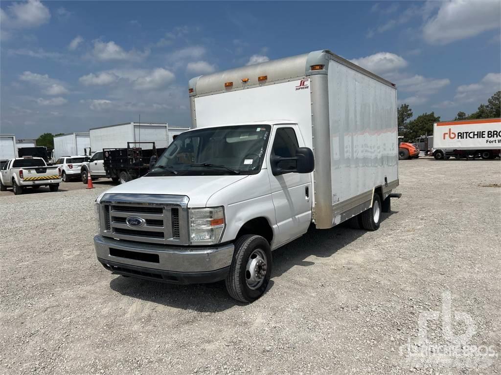 Ford E-350 شاحنة مقفلة