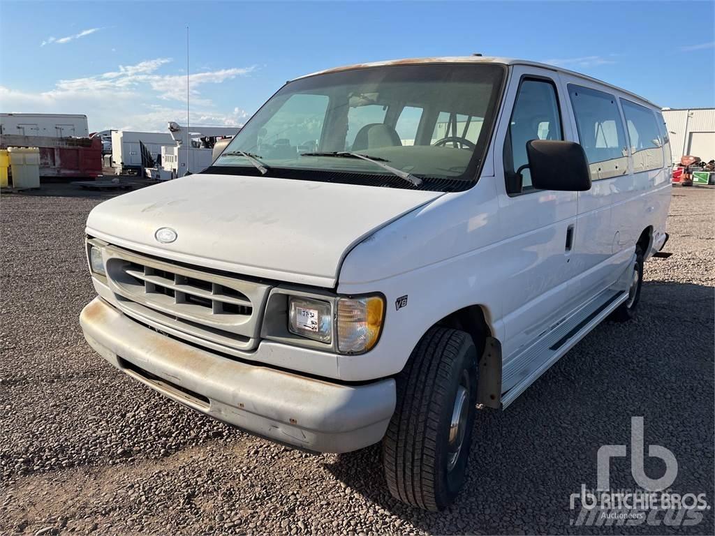 Ford E-350 شاحنة مقفلة