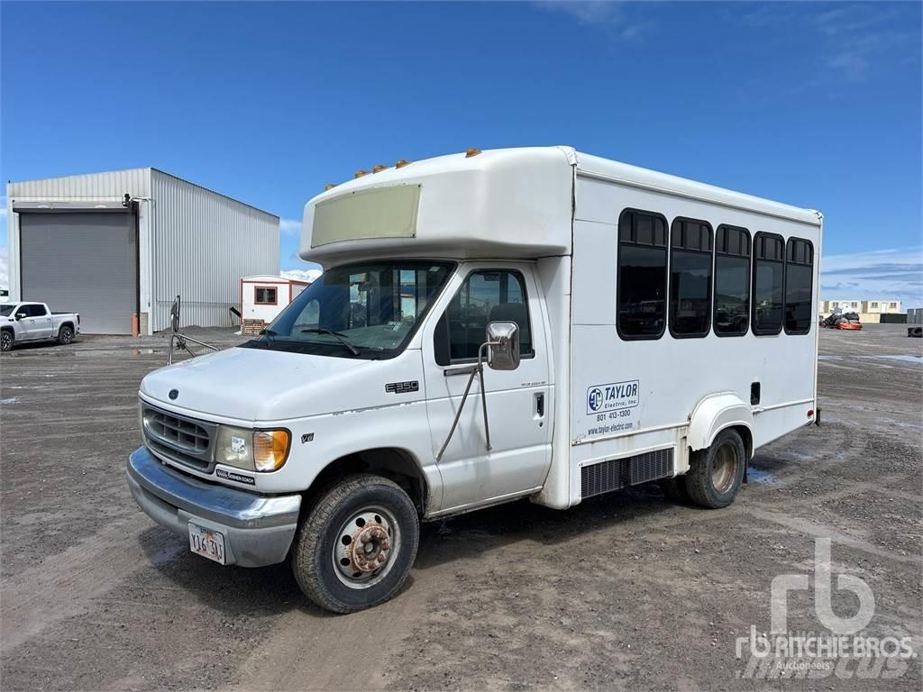 Ford E-350 شاحنة مقفلة