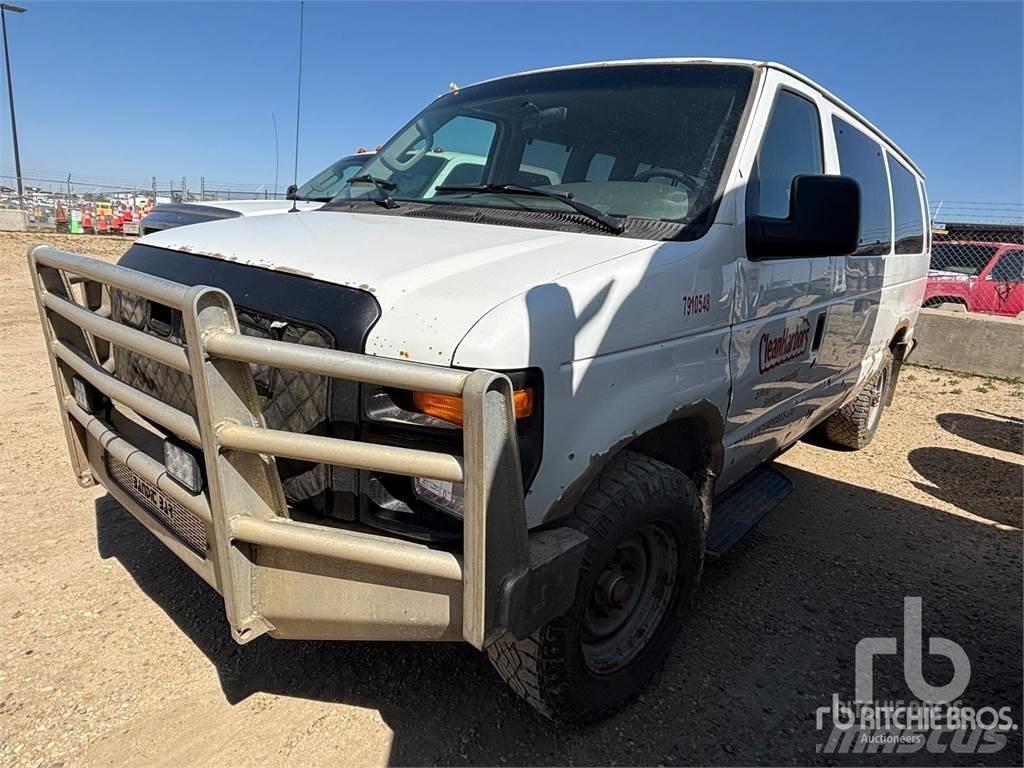 Ford E-350 شاحنة مقفلة