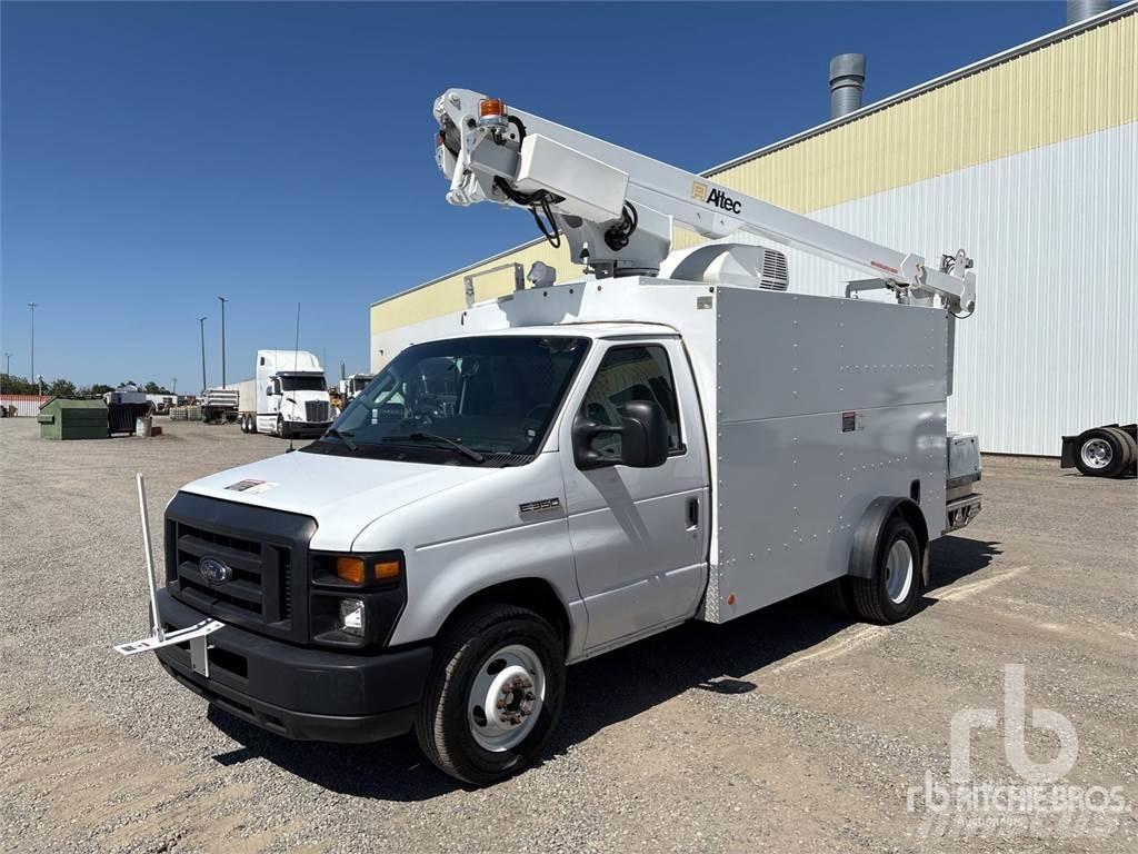 Ford E-350 المنصات الهوائية المثبتة على مقطورة