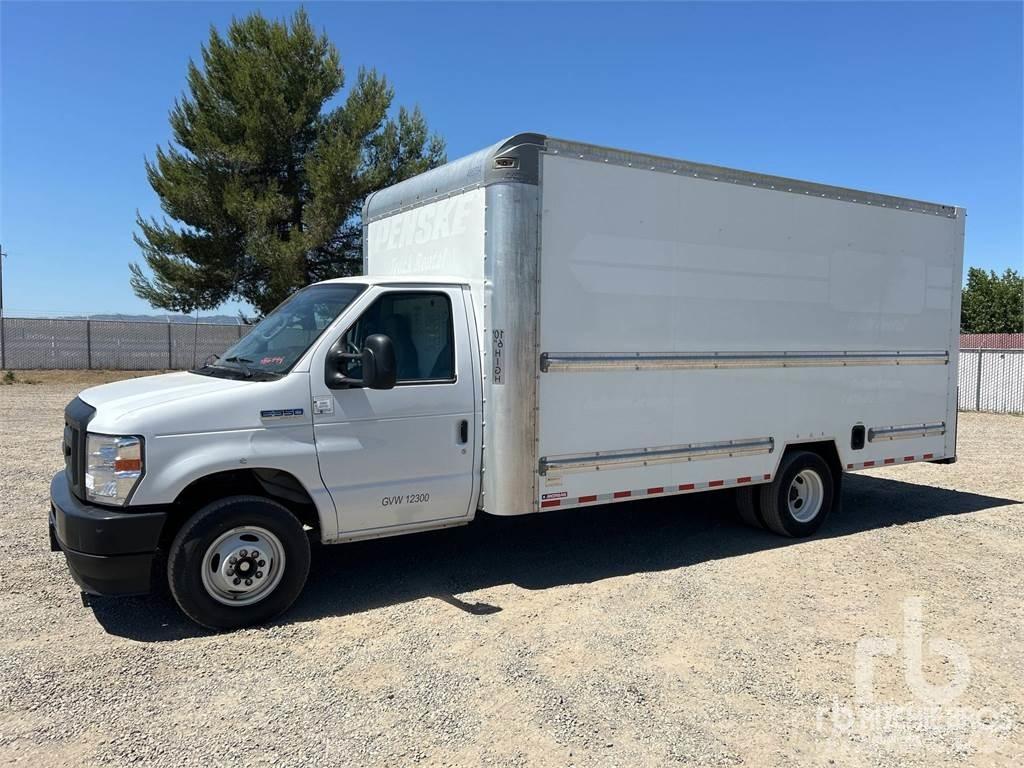 Ford E-350 شاحنة مقفلة