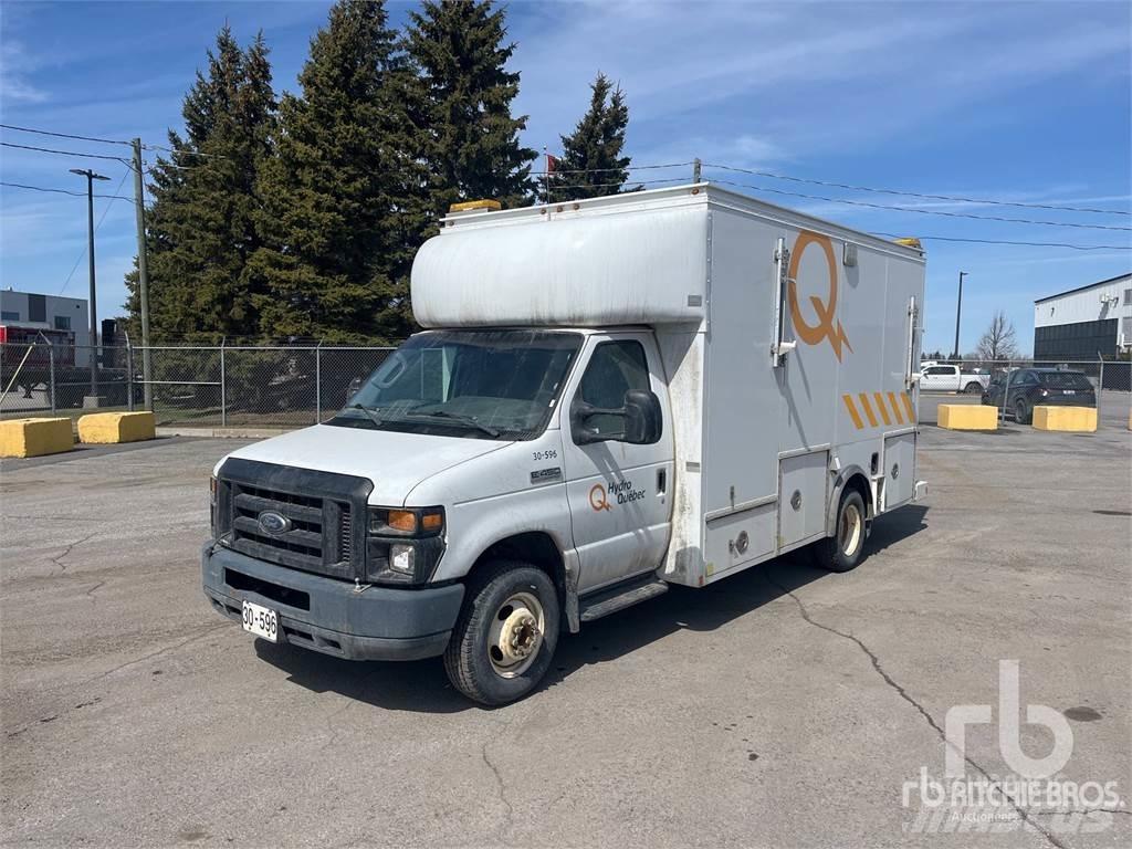Ford E-450 مركبات الأغراض العامة