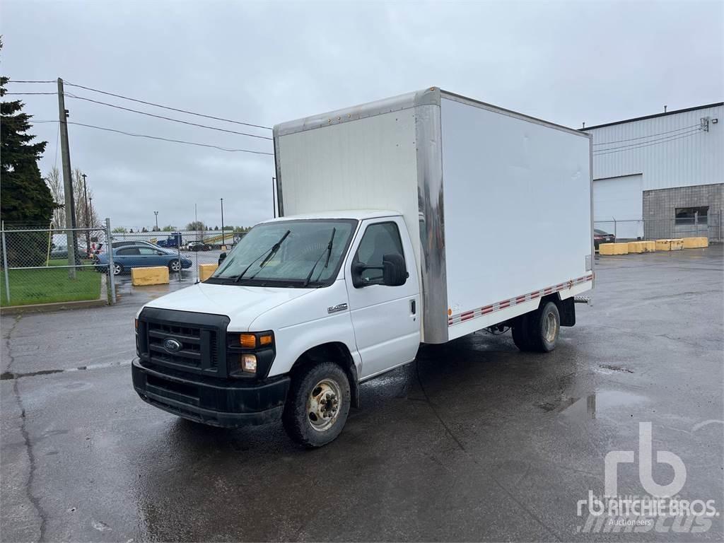 Ford E-450 شاحنة مقفلة
