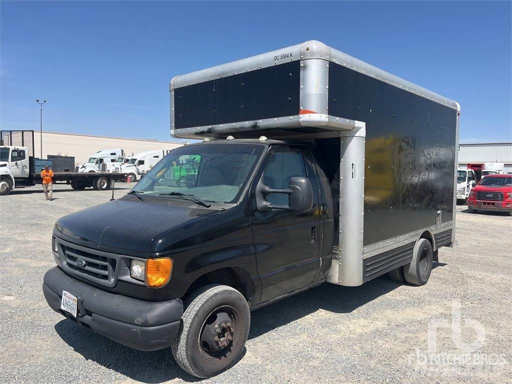 Ford E-450 شاحنة مقفلة