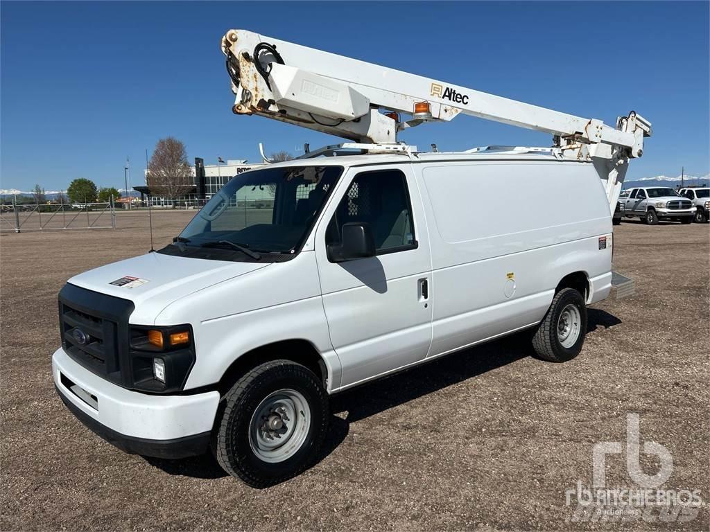 Ford E350 المنصات الهوائية المثبتة على مقطورة