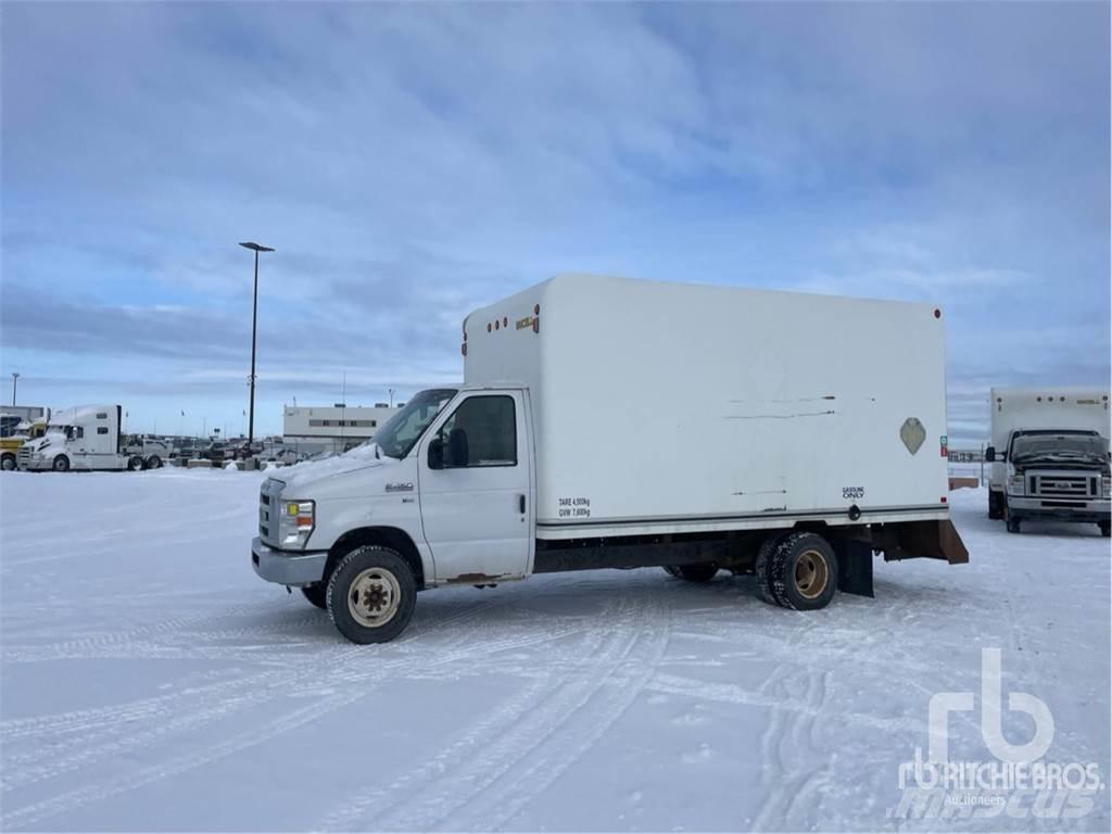 Ford E450 شاحنة مقفلة