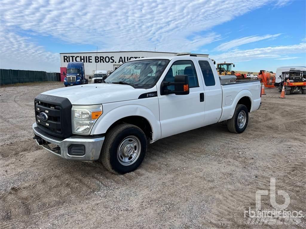 Ford F-250 شاحنات خفيفة/مفصلية الجوانب