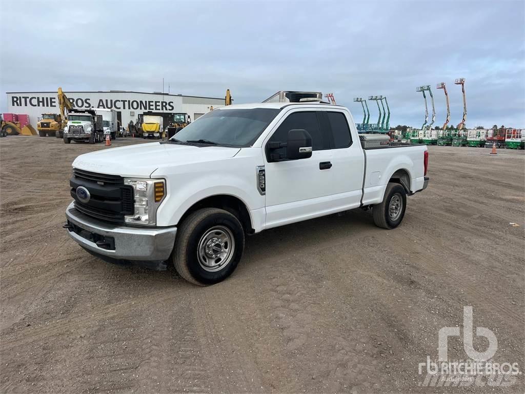 Ford F-250 شاحنات خفيفة/مفصلية الجوانب