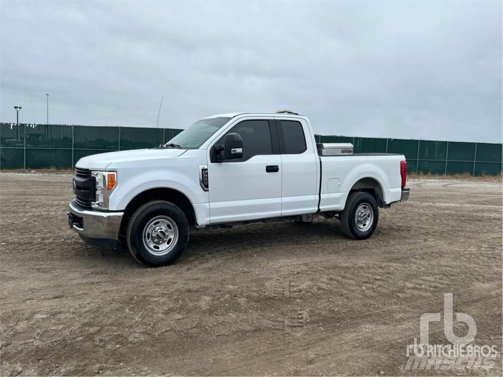 Ford F-250 شاحنات خفيفة/مفصلية الجوانب