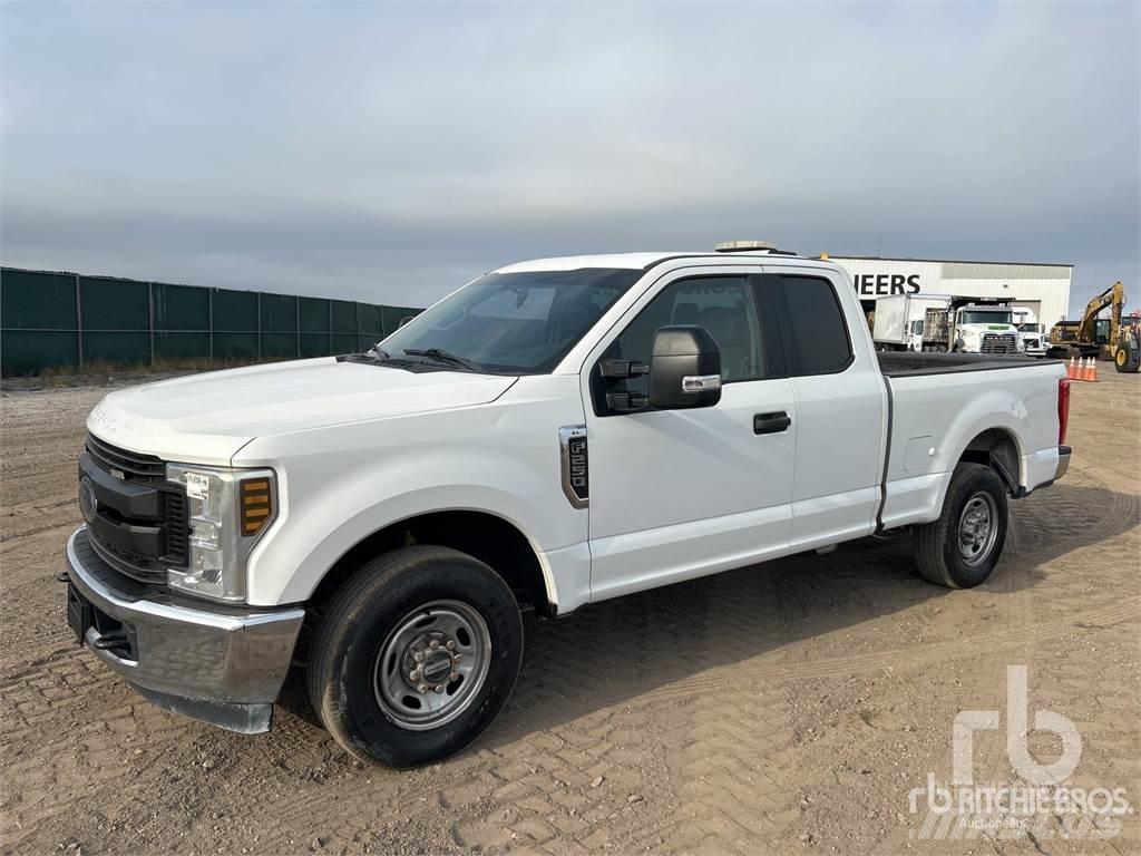 Ford F-250 شاحنات خفيفة/مفصلية الجوانب