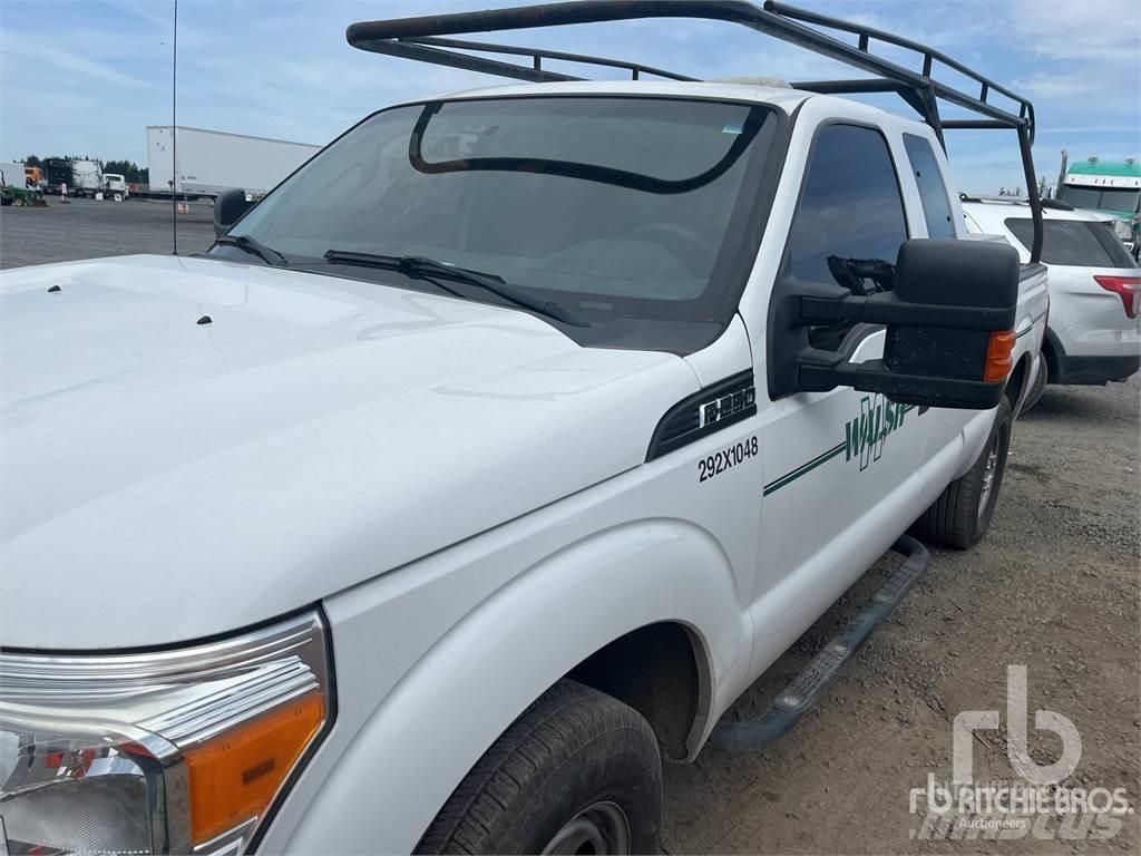 Ford F-250 شاحنات خفيفة/مفصلية الجوانب