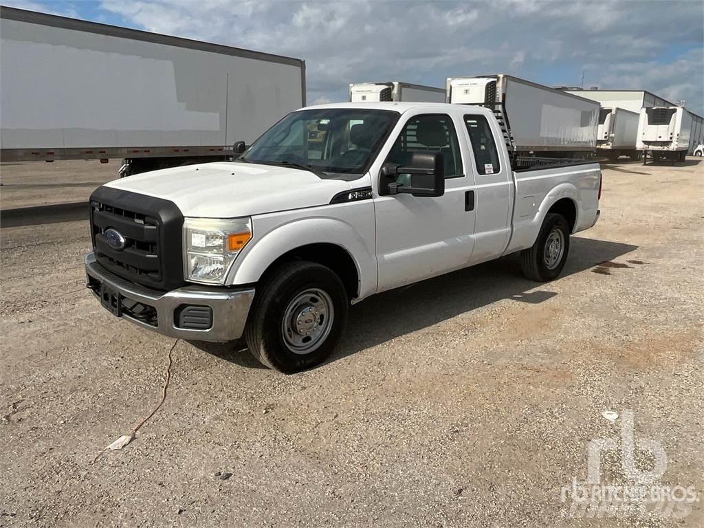 Ford F-250 شاحنات خفيفة/مفصلية الجوانب