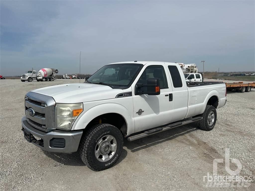 Ford F-250 شاحنات خفيفة/مفصلية الجوانب