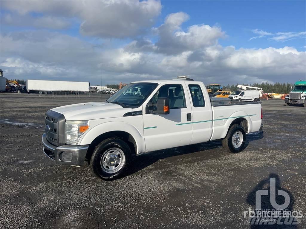 Ford F-250 شاحنات خفيفة/مفصلية الجوانب