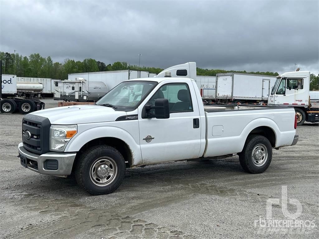 Ford F-250 شاحنات خفيفة/مفصلية الجوانب