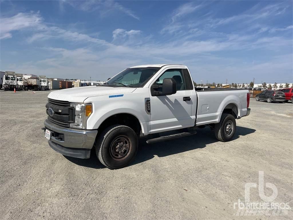 Ford F-250 شاحنات خفيفة/مفصلية الجوانب
