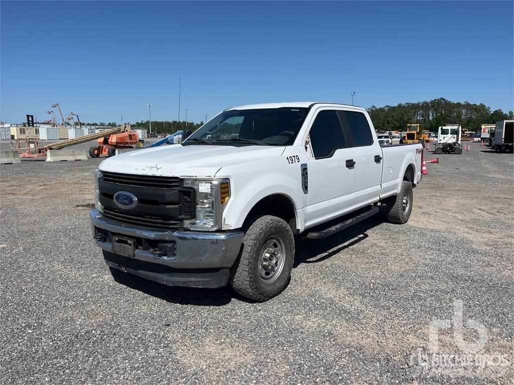 Ford F-250 شاحنات خفيفة/مفصلية الجوانب