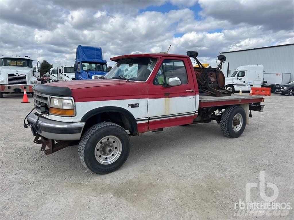 Ford F-250 شاحنات مسطحة/مفصلية الجوانب