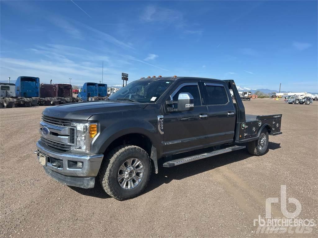 Ford F-250 شاحنات مسطحة/مفصلية الجوانب