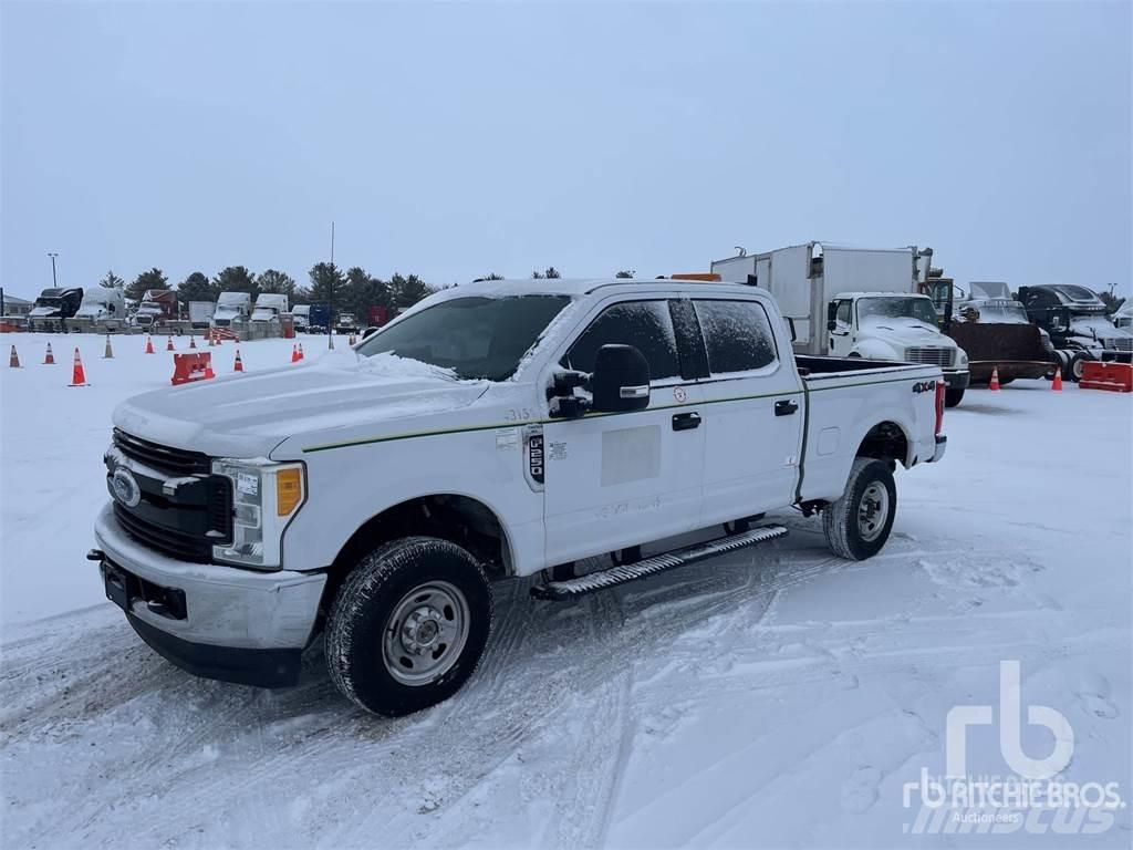 Ford F-250 شاحنات خفيفة/مفصلية الجوانب