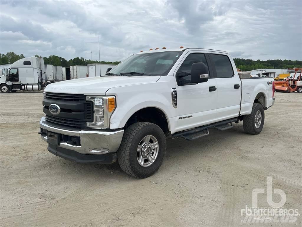 Ford F-250 شاحنات خفيفة/مفصلية الجوانب