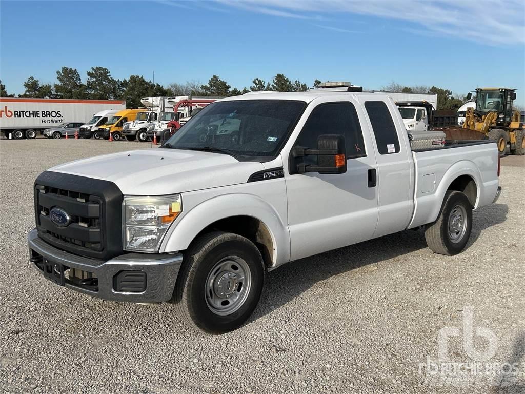 Ford F-250 شاحنات خفيفة/مفصلية الجوانب