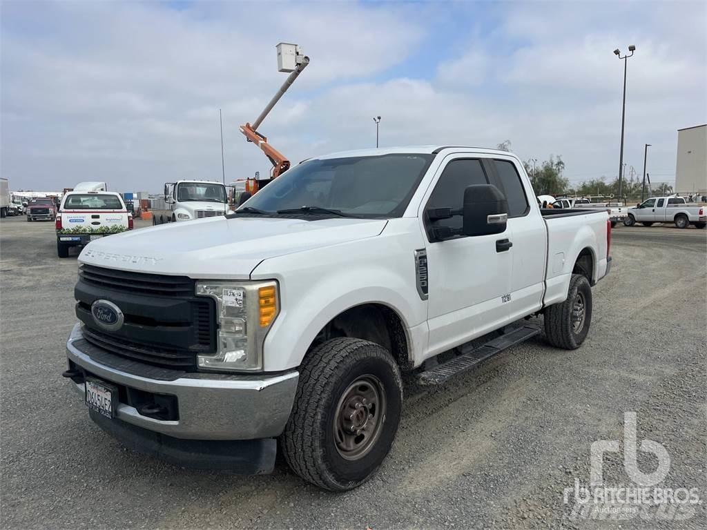 Ford F-250 شاحنات خفيفة/مفصلية الجوانب
