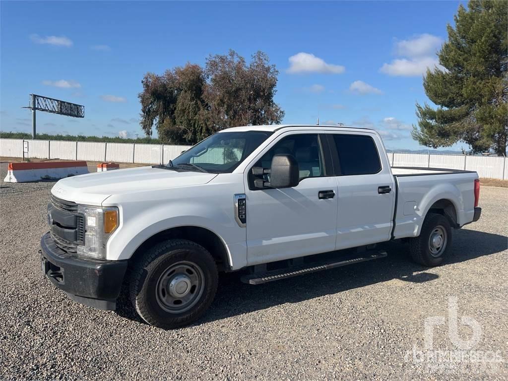 Ford F-250 شاحنات خفيفة/مفصلية الجوانب