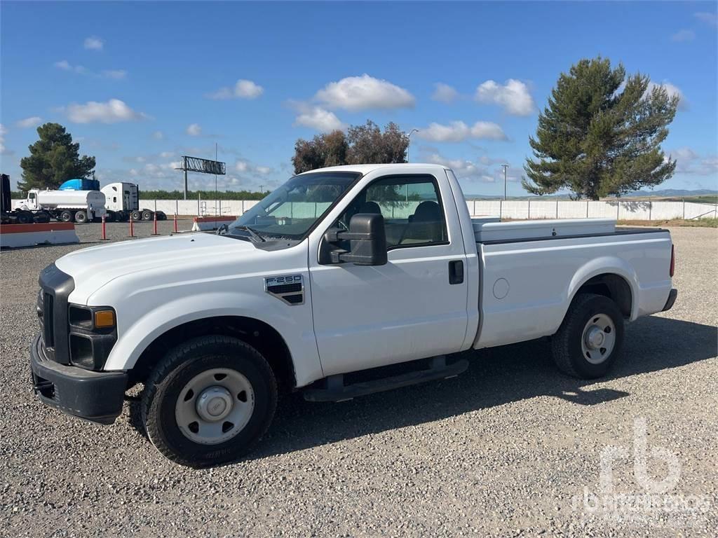 Ford F-250 شاحنات خفيفة/مفصلية الجوانب