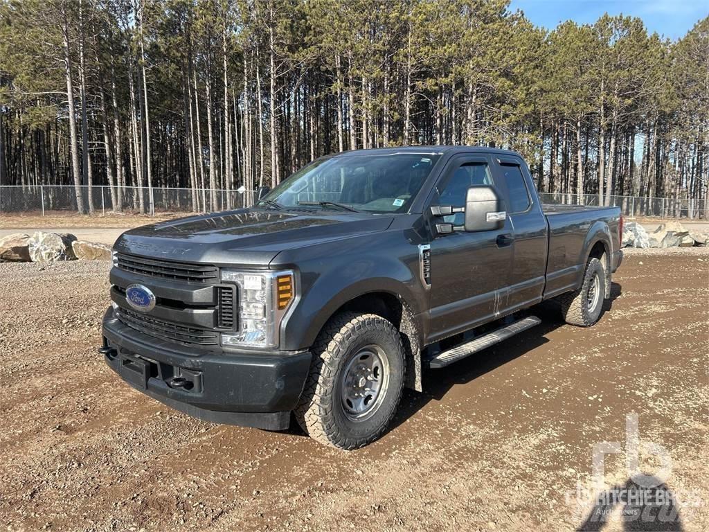 Ford F-250 شاحنات خفيفة/مفصلية الجوانب