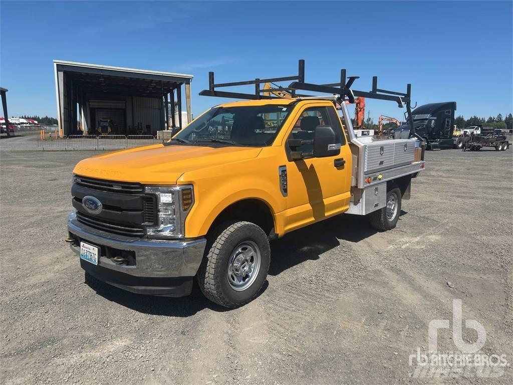 Ford F-250 شاحنات مسطحة/مفصلية الجوانب