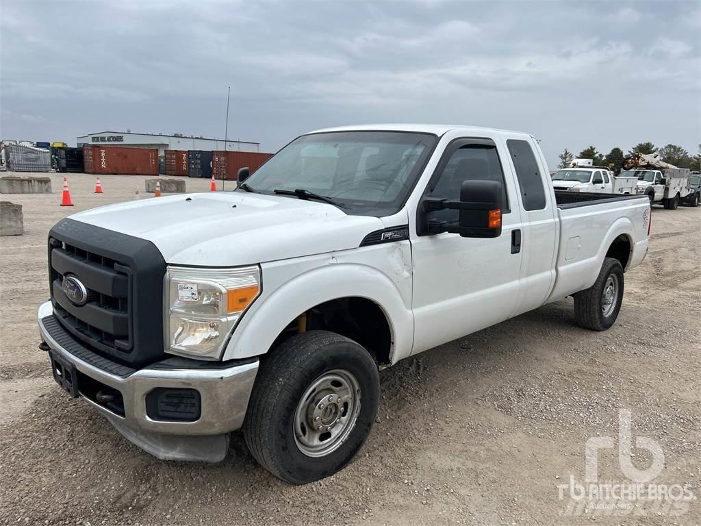 Ford F-250 شاحنات خفيفة/مفصلية الجوانب