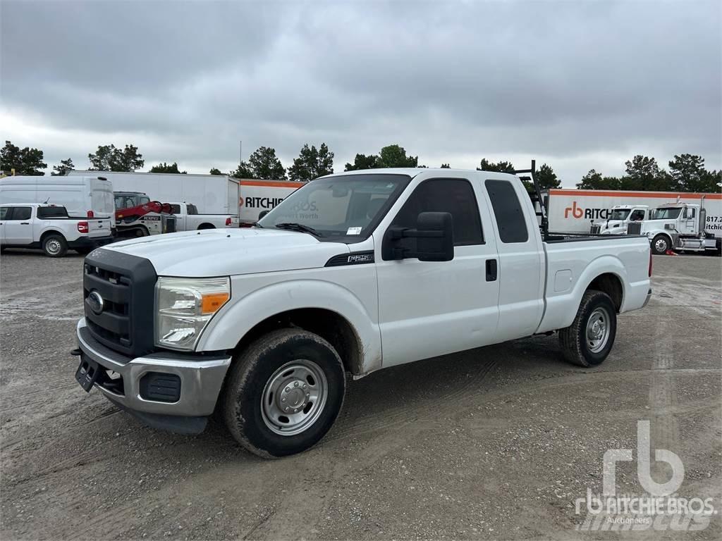 Ford F-250 شاحنات خفيفة/مفصلية الجوانب